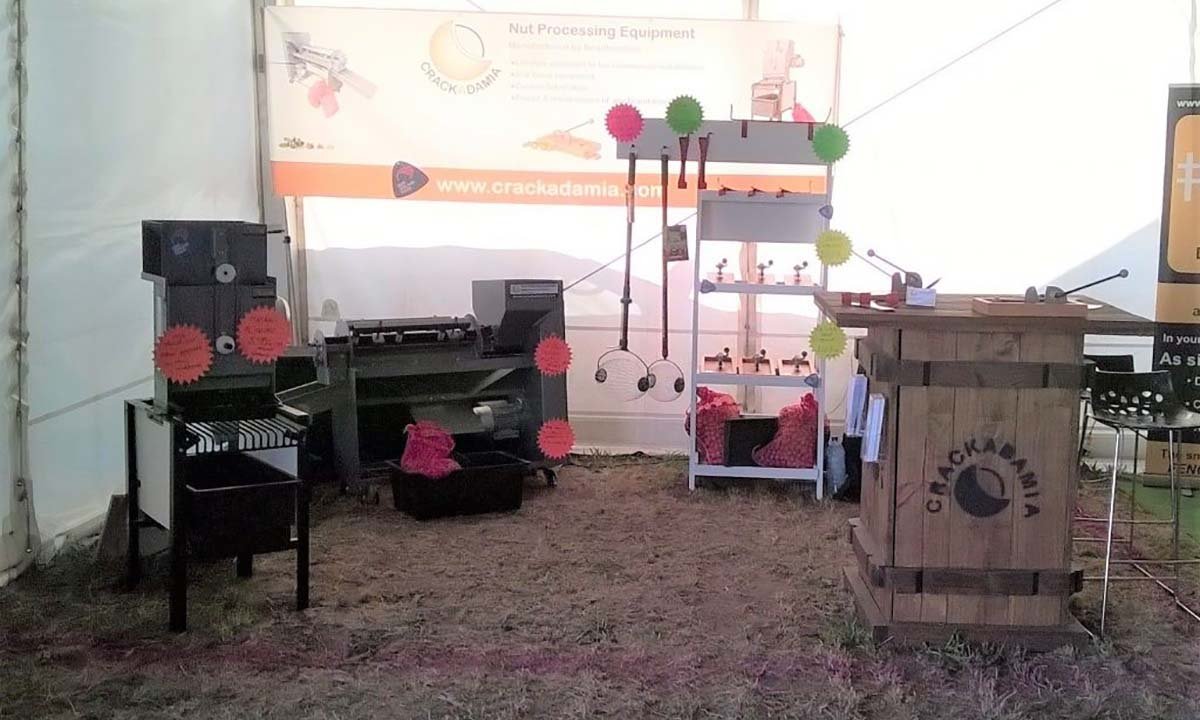 You are currently viewing CRACKADAMIA EXHIBITS AT THE NORTHLAND FIELD DAYS